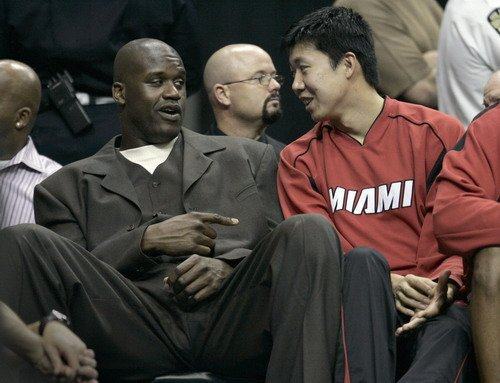 周五上午10点的公告跳出屏幕时，风已经在街角酝酿了三天。