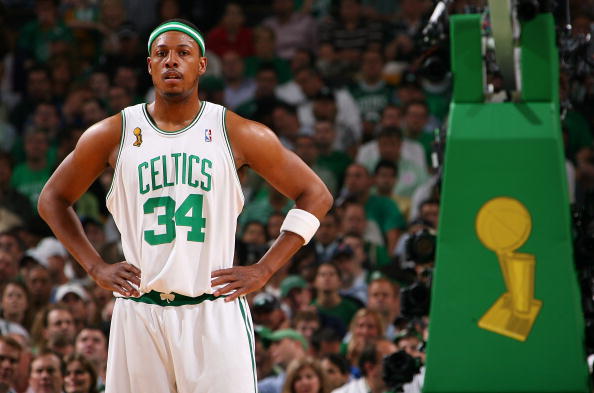 第六个欧冠名额！曼联和热刺可创造历史，穆里尼