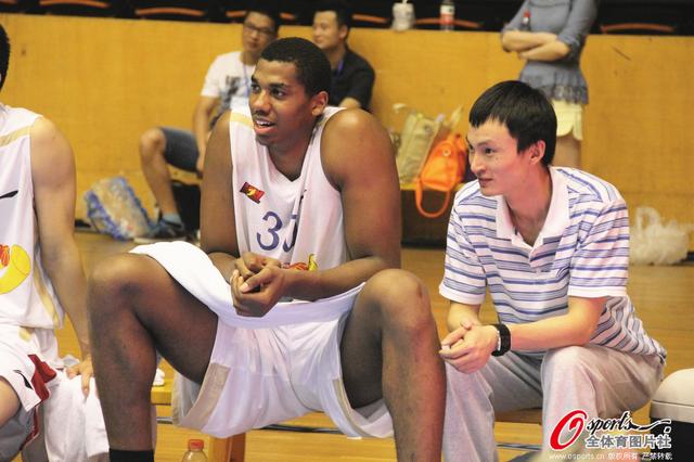 巴西足协官方：加布里埃尔右大腿肌肉损伤，退出本期集训