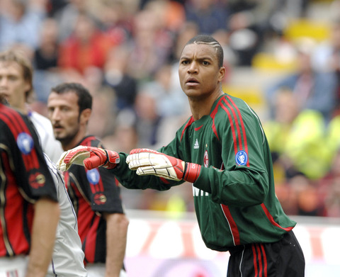 🚨 巴塞罗那对弗拉霍维奇的兴趣确实存在。俱乐部相信他能够成为莱万多夫斯基的出色替代者。 来源：Barça Universal