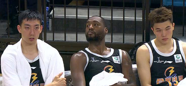 2016 赛季：洋基队老将 A-Rod 在布朗克斯主场泪别球迷，结束职业生涯