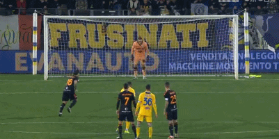 [国际足球]杜埃获得2025年欧洲金童奖